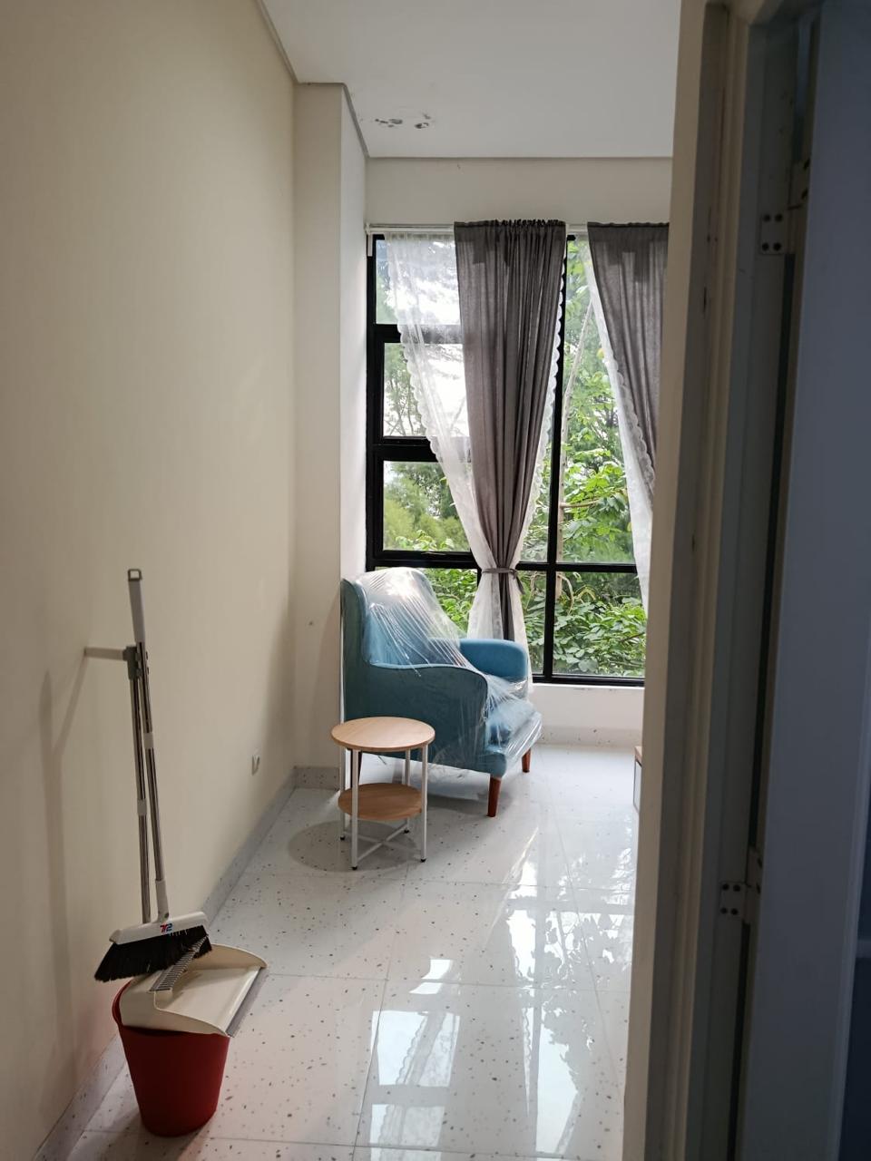 Interior kamar Deluxe 12 meter persegi apartkost Dramaga Bogor peluang pasif income bulanan